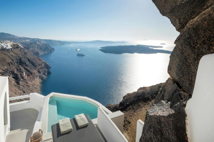 aqua-luxury-suites-by-nomee-hospitality-group-b852778232cb7526.jpeg