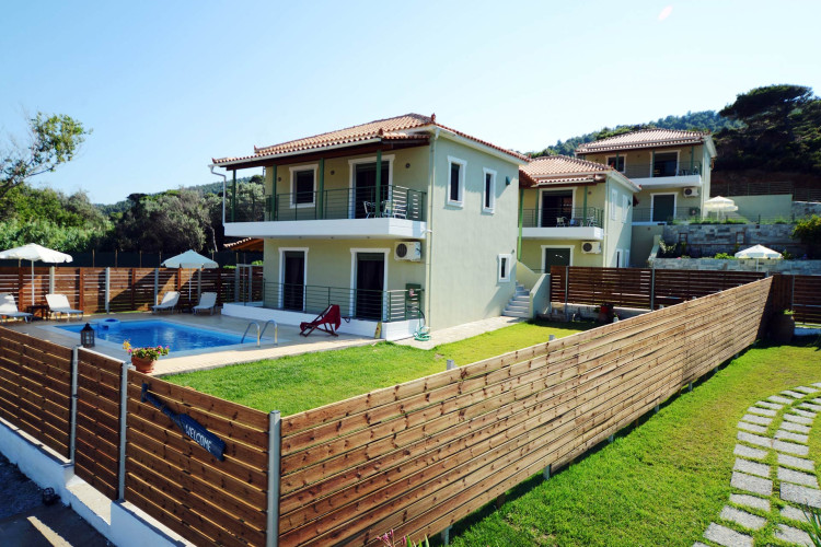 aselinos-suites-b307e7e42d58fdf7.jpeg