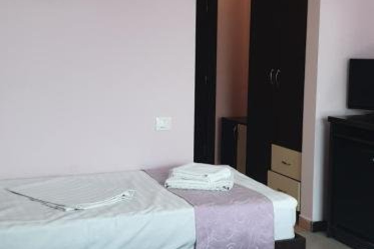 camera-tripla-cu-balcon-tripla-961c236bac1f40ac.jpeg