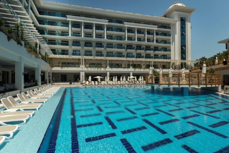 Castival Hotel Side