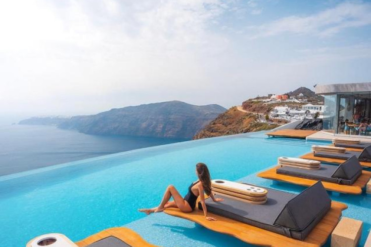 cavo-tagoo-santorini-3e5fb38a4540b443.jpeg