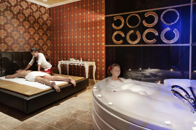 cesars-temple-de-luxe-hotel-7015fd3112352f43.jpeg