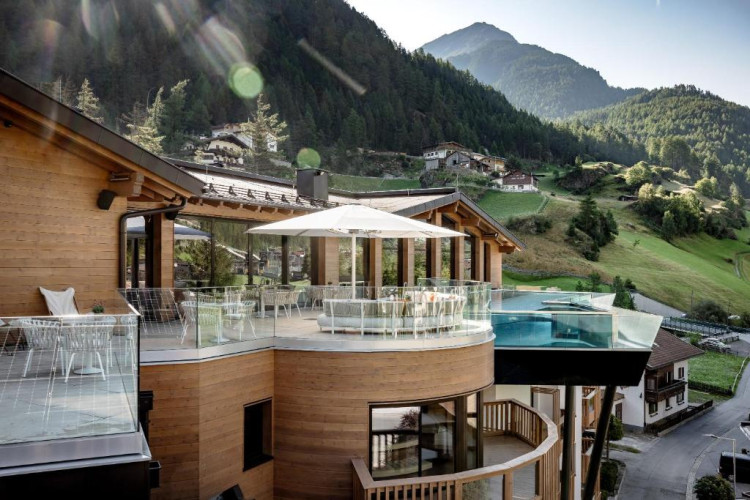 das-central-alpine-luxury-life-869ab75b6b1688fe.jpeg