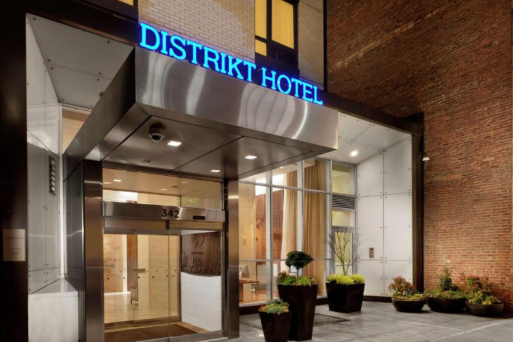 distrikt-hotel-new-york-city-tapestry-collection-by-hilton-a8a27e2407008b1d.jpeg