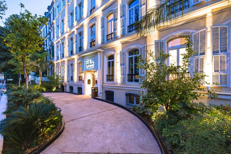 hotel-apollinaire-nice-ce8ce7d4eaa29a9a.jpeg