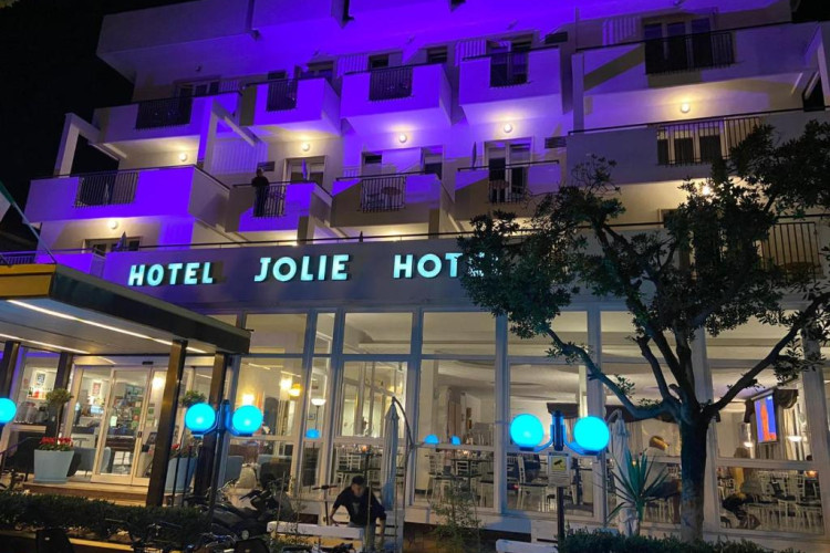 hotel-new-jolie-94e2a5f8bec44240.jpeg