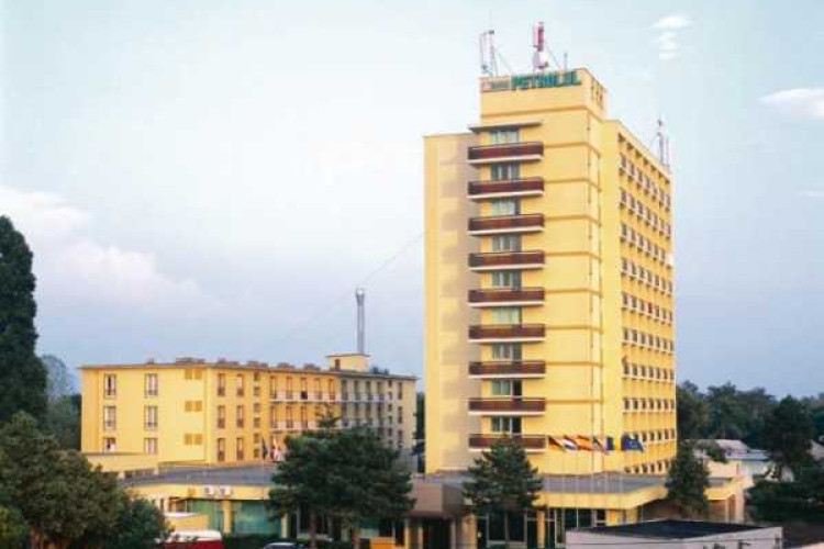 hotel-petrolul-61ae63ac66f302a7.jpeg