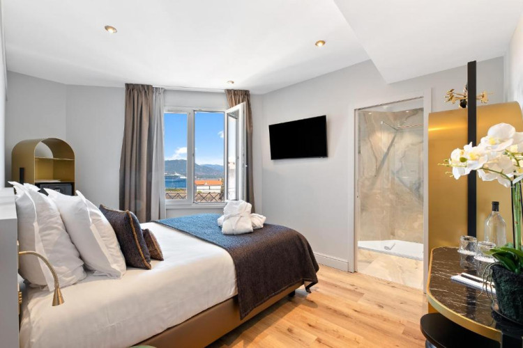 hotel-san-carlu-citadelle-ajaccio-a3eb183f79f4b1e6.jpeg