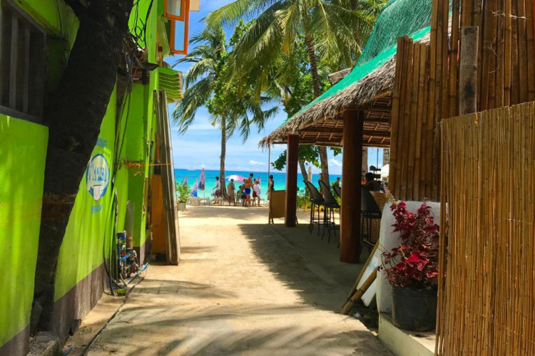 luxx-boutique-boracay-f4fa28c8cd37f4b7.jpeg