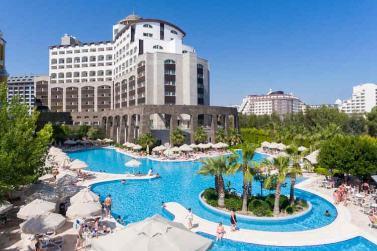 Melas Hotel Lara