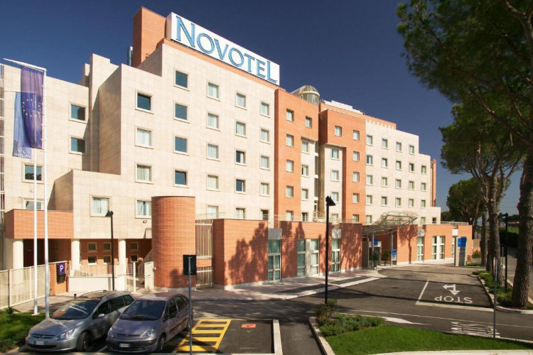 novotel-roma-est-ba0464b8d08e0e5a.jpeg