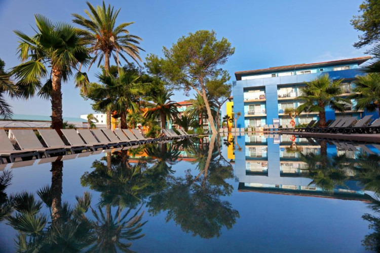 occidental-menorca-hotel-d1dadf7781314a2d.jpeg