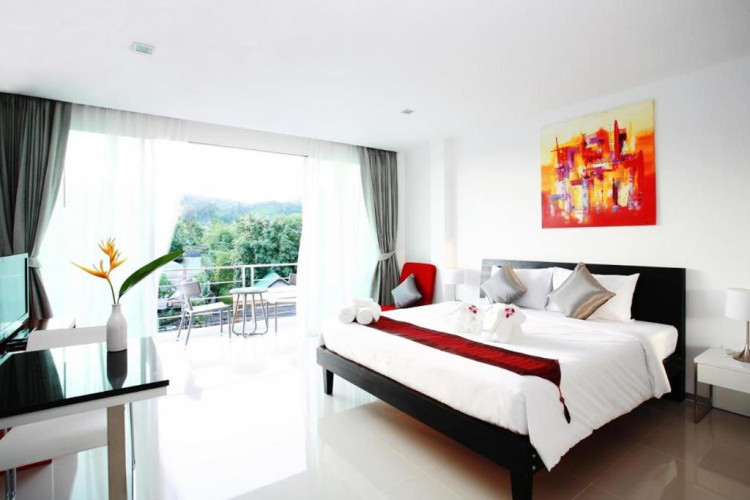 one-world-one-home-naiharn-hotel-43df3cb93d262d21.jpeg