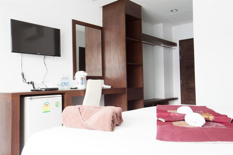 patong-buri-resort-21085ab4bc4f010c.jpeg