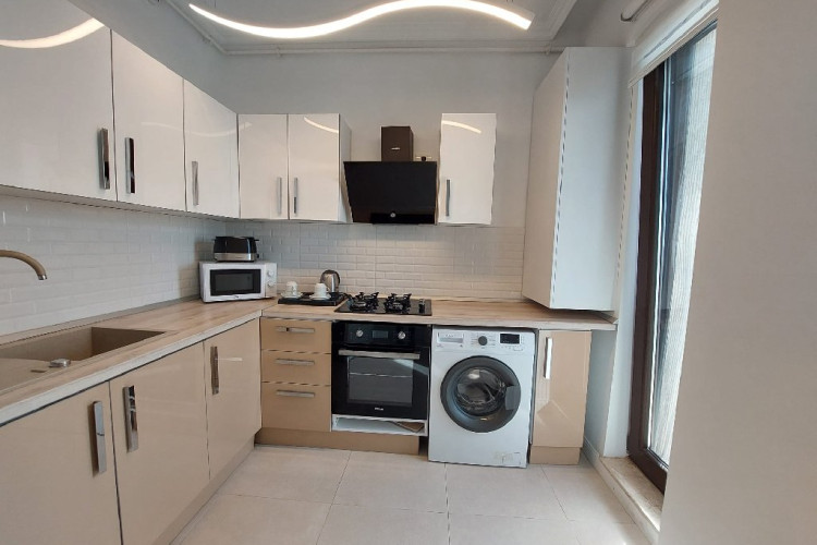 queen-apartment-b96eeecd718bba23.jpeg