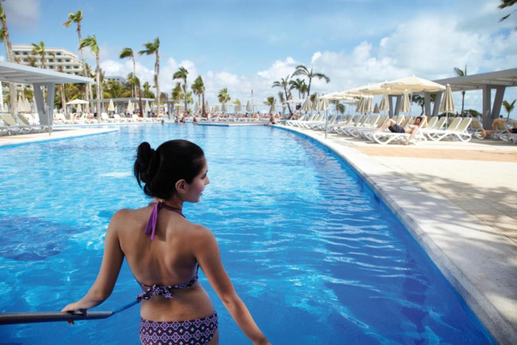 riu-palace-peninsula-ac79bf4ac0d595dd.jpeg