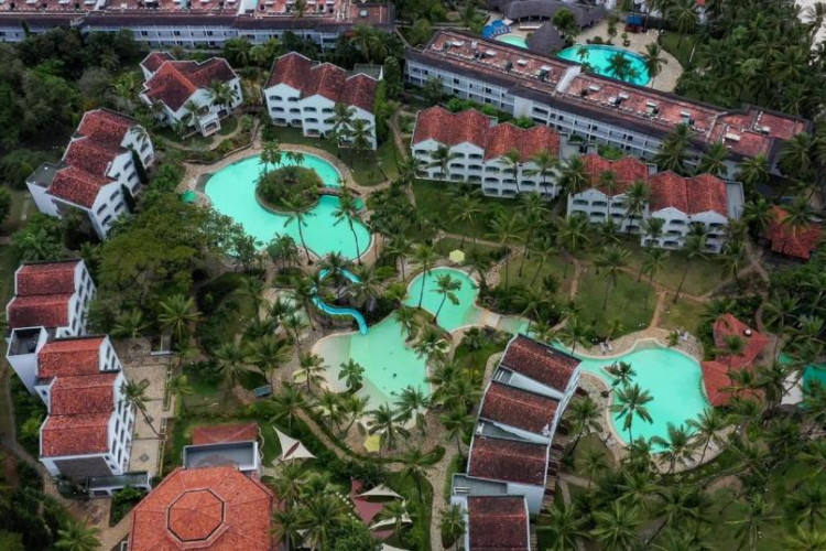 sarova-whitesands-beach-resort-15ef00a5de51d7ea.jpeg