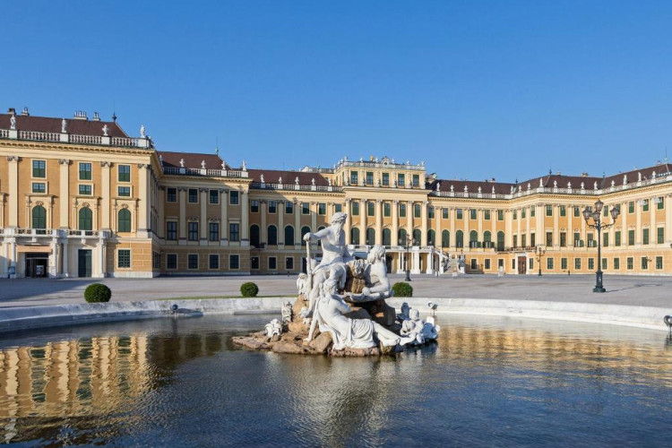 schloss-schonbrunn-grand-suite-285afe5f7ff79d9b.jpeg