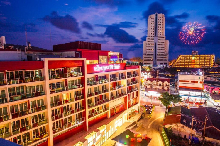 sleep-with-me-hotel-design-hotel-patong-aec11ac9fd1ac0c2.jpeg