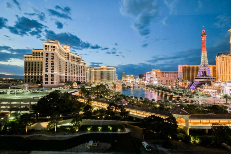 stripviewsuites-at-jockey-club-b43c9f367e9fa1a7.jpeg