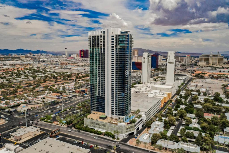 stripviewsuites-at-palms-place-5ad715d46249227d.jpeg