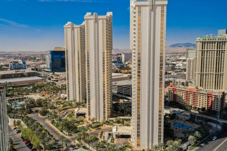 stripviewsuites-at-signature-fab4678e059bee82.jpeg