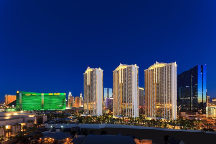 the-signature-at-mgm-grand-all-suites-8f2f287d09de8128.jpeg