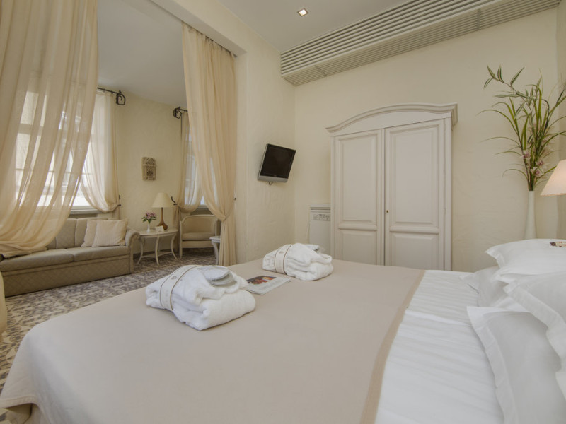 RIXWELL COLLECTION SAVOY BOUTIQUE HOTEL