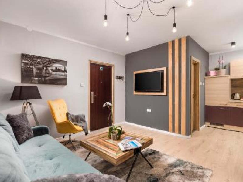 4 SEASON APARTMENTS