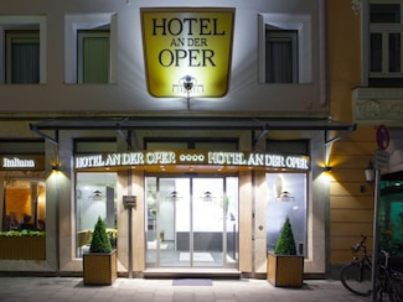 AN DER OPER