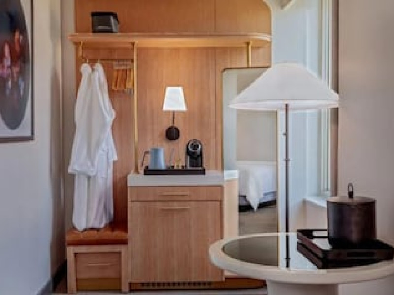 BEACON HOTEL & CORPORATE QUARTERS