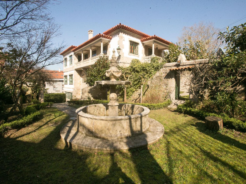 Casa Lois