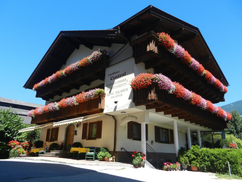 CENTRAL HOTEL & APART MIT LANDHAUS