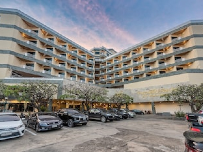 City Beach Resort