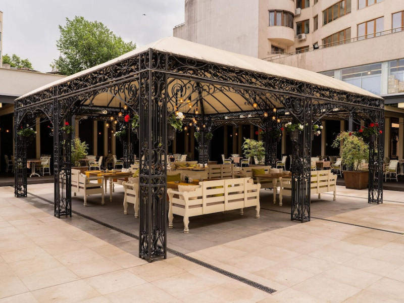 Danube Plaza Hotel