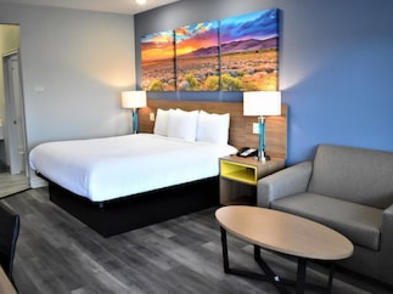 DAYS INN & SUITES BY WYNDHAM DOWNTOWN/UNIVERSITY OF HOUSTON