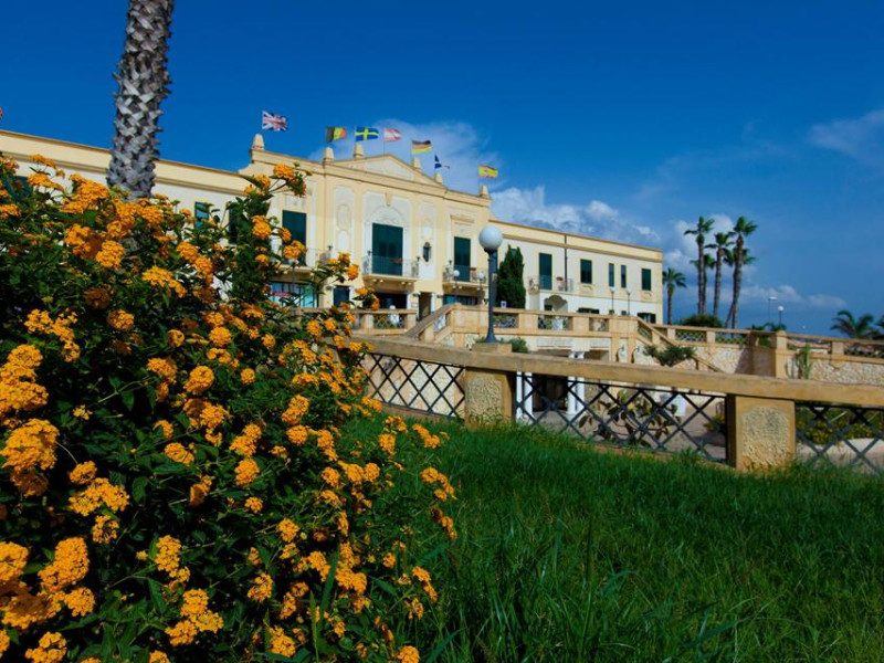 Delfino Beach Hotel