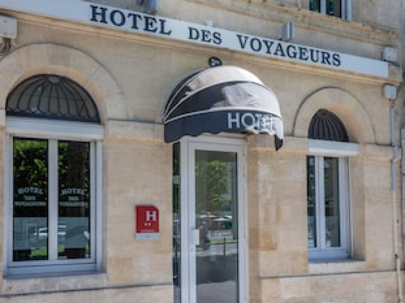 DES VOYAGEURS