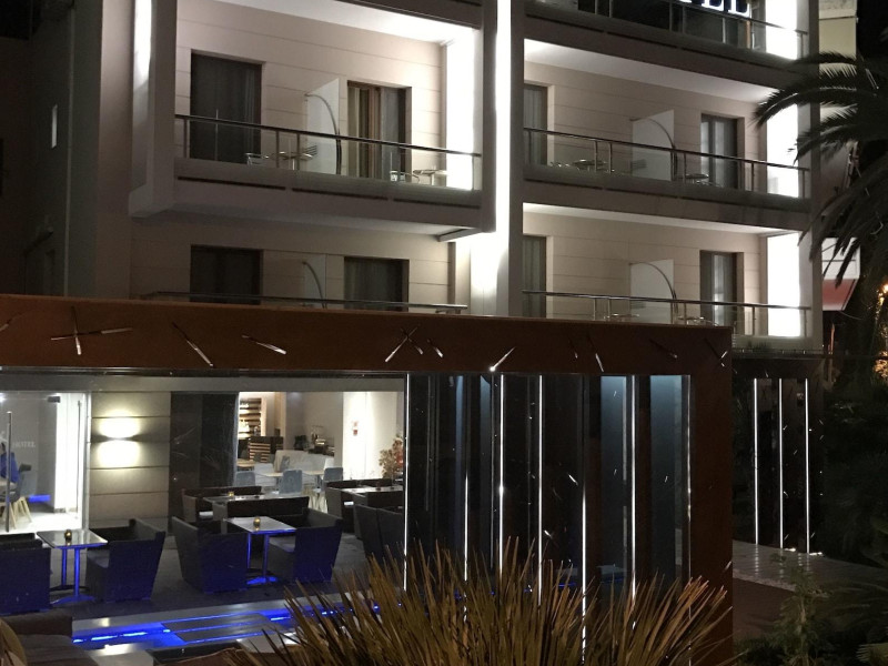 Deves Hotel