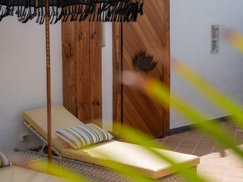 El Charco Suites