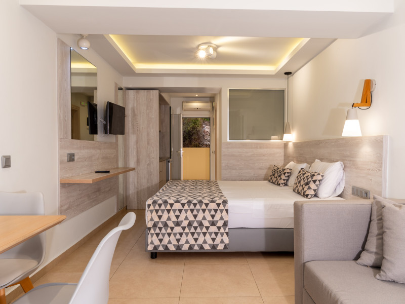 ELPIS APARTMENTS