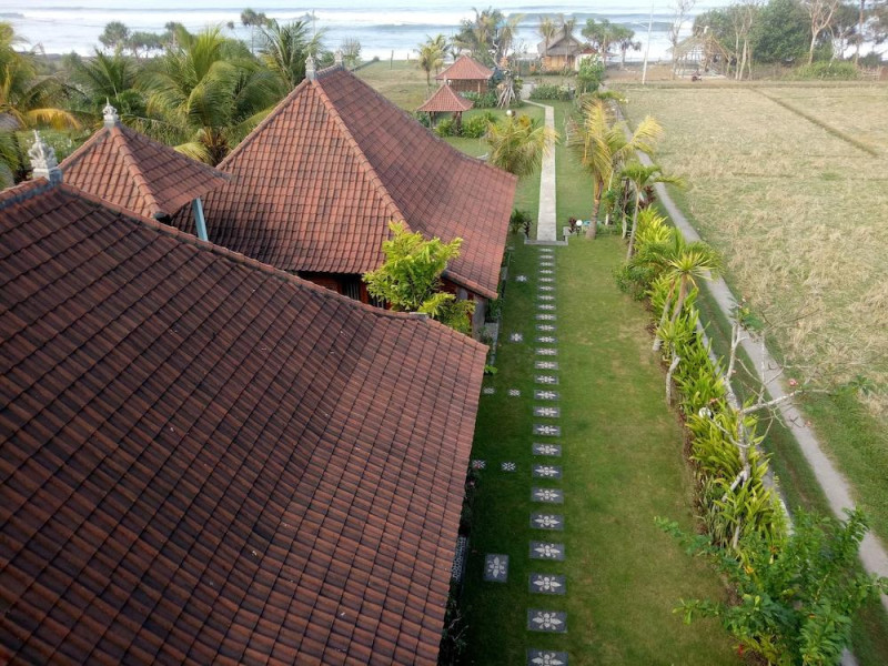 Emir Surfcamp