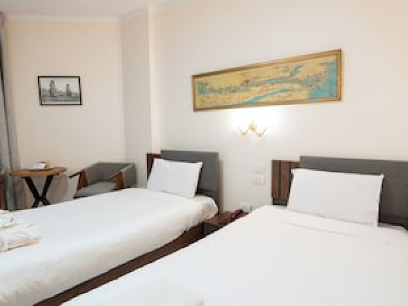 GADDIS HOTEL SUITES AND APARTMENTS