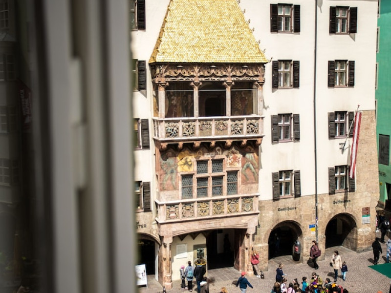 GOLDEN ROOF APARTMENTS BY PENZ