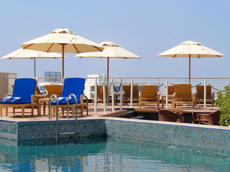 GOLDEN TULIP MUSCAT