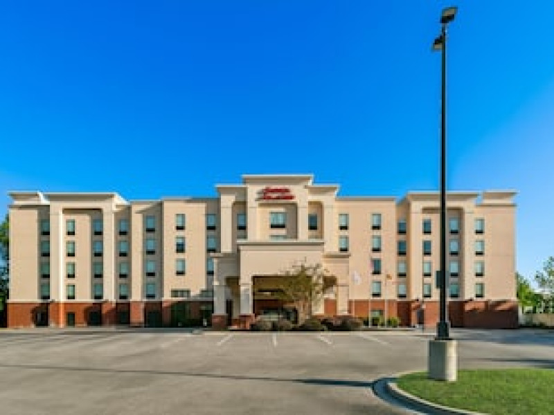 HAMPTON INN & SUITES BALTIMORE/WOODLAWN