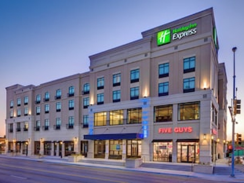 HOLIDAY INN EXPRESS & SUITES KANSAS CITY KU MEDICAL CENTER