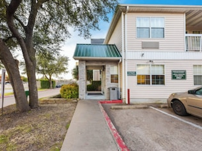 HOMETOWNE STUDIOS BY RED ROOF DALLAS - NORTH ADDISON/ TOLLWAY