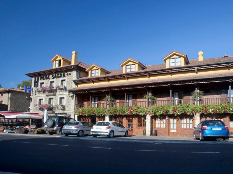 Hosteria Peña Sagra