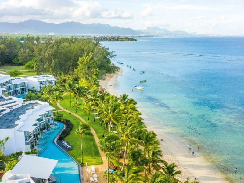 VICTORIA BEACHCOMBER RESORT & SPA